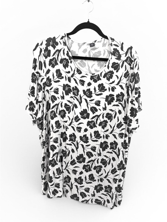 Old Navy Tops - Old Navy Black and White Floral Scoop Neck Tee